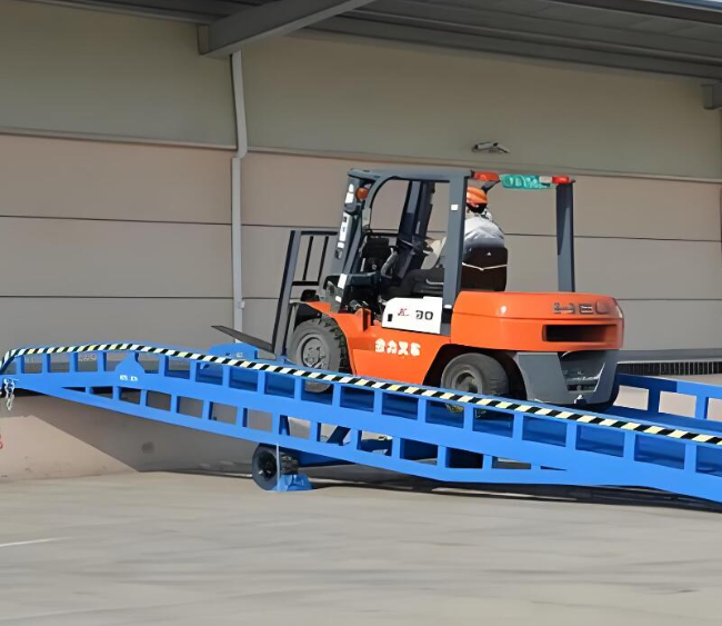 禹城移动式卸货平台（叉车用）